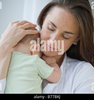 Mutter mit Baby Sohn Stockfoto