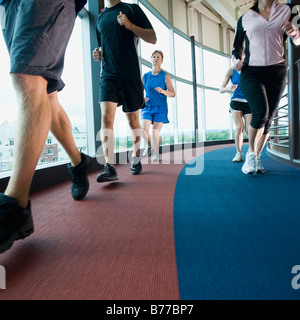 Läufer auf indoor-Bahn Stockfoto