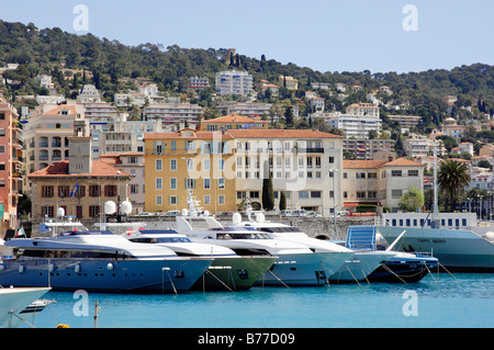 Schiffe im Hafen von Nizza, Alpes-Maritimes, Provence-Alpes-Cote d ' Azur, Südfrankreich, Frankreich, Europa / yacht Stockfoto