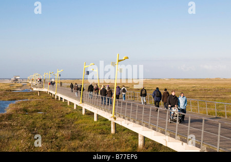 Promenade führt nach St. Peter-Ording Strand, Halbinsel Eiderstedt, Schleswig-Holstein, Deutschland, Europa Stockfoto