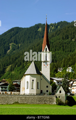 Pfarrkirche St. Nikolaus, Elbigenalp, Lech Tal, Tirol, Österreich, Europa Stockfoto