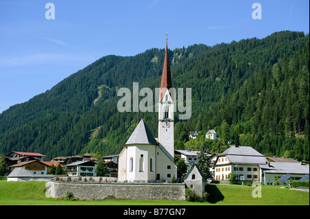 Pfarrkirche St. Nikolaus, Elbigenalp, Lech Tal, Tirol, Österreich, Europa Stockfoto