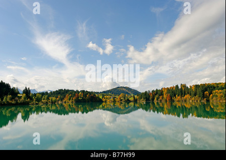 Forggensee See vor dem Zwieselberg Berg, 1055 m, in der Nähe von Rosshaupten, bayerischen Schwaben, Bayern, Deutschland-Europa Stockfoto