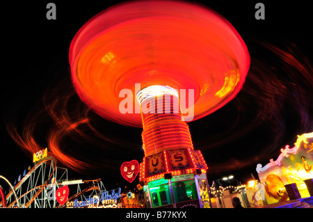 Stuhl-O-Planes oder Swing Karussell bei Nacht, Oktoberfest, München, Bayern, Deutschland, Europa Stockfoto