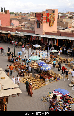 Souk, Markt, im Stadtteil Medina in Marrakesch, Marokko, Afrika Stockfoto