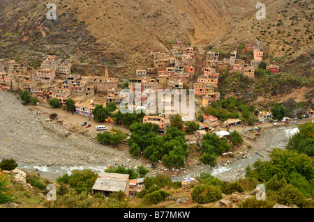 Ansicht des Dorfes von Setti Fatima im Ourika-Tal in das Atlasgebirge, Marokko, Afrika Stockfoto