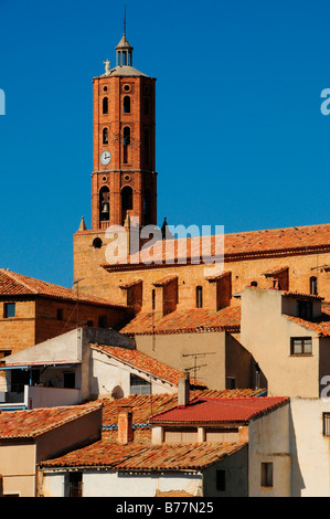 Kirche im Dorf Los Olmos, Provinz Teruel, Aragonien, Spanien, Europa Stockfoto