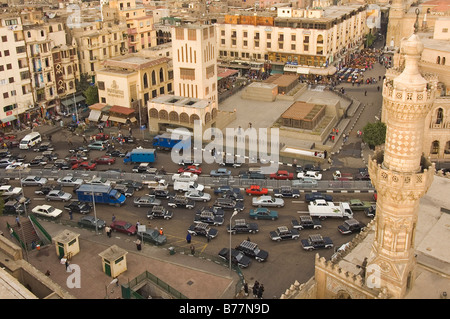 Blick auf den Verkehr vor der Al Azhar Mosque, Kairo, Ägypten, Afrika Stockfoto