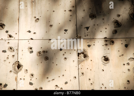 Reste des Warschauer Uprasing von 1944 gegen die Nazi-Besatzung. Einschusslöcher auf 4 Emilii Plater Straße Gebäude. Stockfoto