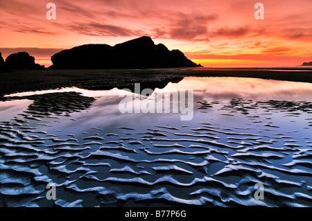 Sonnenuntergang am Meyers Creek Beach, Pistol River State Park, Küste von Oregon, Oregon, USA, Nordamerika Stockfoto