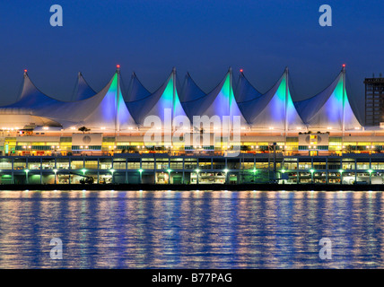 Convention Center, bei Dämmerung, Vancouver, Britisch-Kolumbien, Kanada, Nordamerika Stockfoto