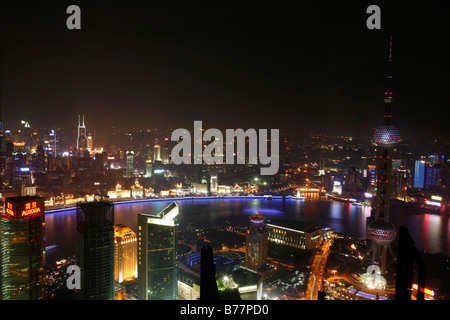 Skyline, Blick von Pudong von Kai Mauer, Oriental Pearl-Tower, Nacht Exposition, Shanghai, China, Asien Stockfoto