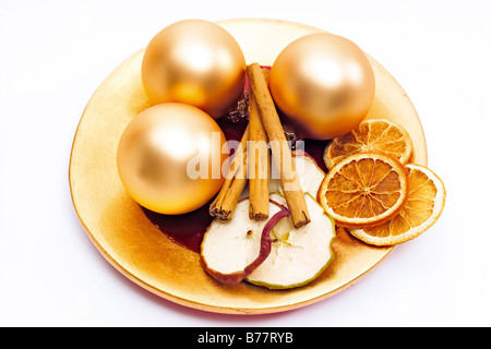 Weihnachts-Dekoration auf Teller Stockfoto