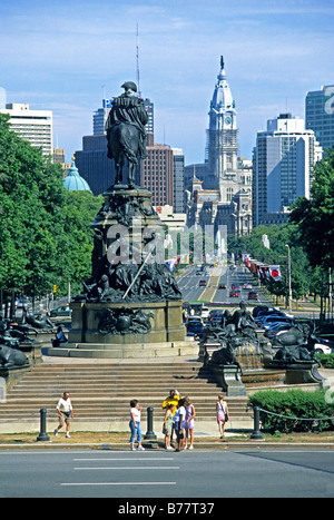 Menschen am Washington Monument Aussicht oben Ben Franklin Parkway Philadelphia Pennsylvania Stockfoto