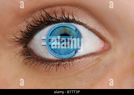 Auge mit einem Euro-Symbol überlagert eine blaue Iris, Detail, symbolisch für Geiz Stockfoto