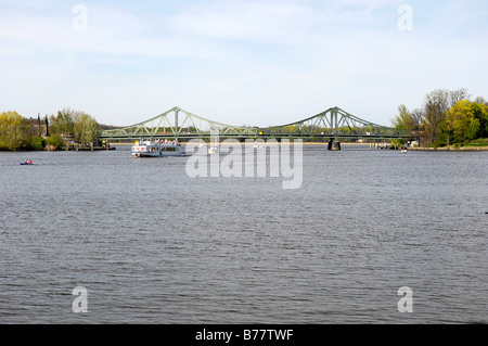 Glienicker Brücke überspannt zwischen Berlin und Potsdam, Deutschland, Europa Stockfoto