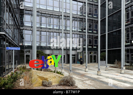 EBay-Logo am Haupteingang der Deutschlandzentrale in Kleinmachnow bei Berlin, Deutschland, Europa Stockfoto