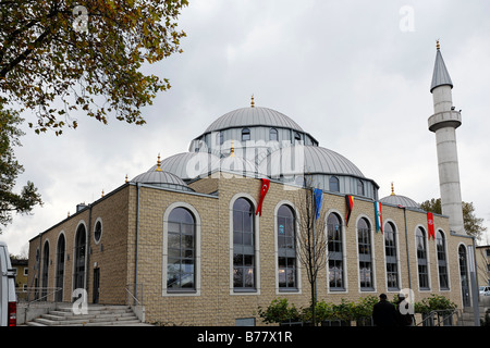 DITIB-Merkez-Moschee, neu gebaut, im osmanischen Stil, eine der größten Moscheen in Deutschland, Duisburg-Marxloh, Ruhrgebiet, Nort Stockfoto