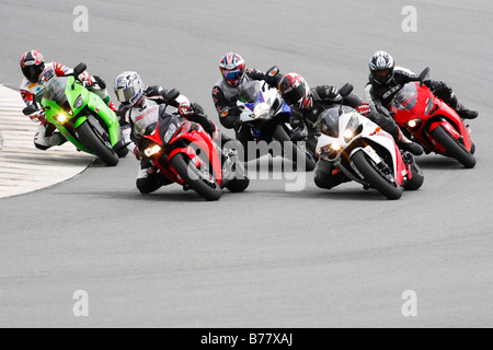 Motorräder auf einer Rennstrecke Stockfoto