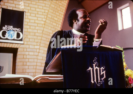 Evangelisch-methodistische Kirche, Stoke Newington, London, UK: Pastor seine liefert eine Predigt an die Gemeinde. Stockfoto