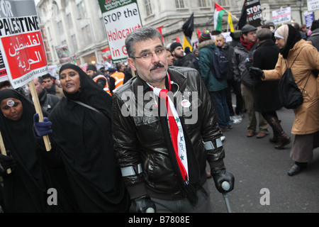 Demonstranten protestieren gegen die israelische Invasion des Gazastreifens Stockfoto