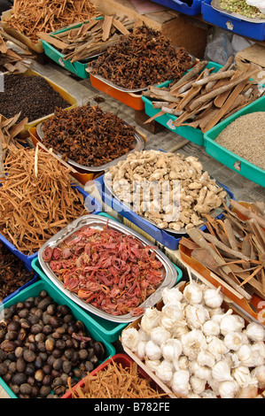 Gewürze zum Verkauf in Varkala. Stockfoto