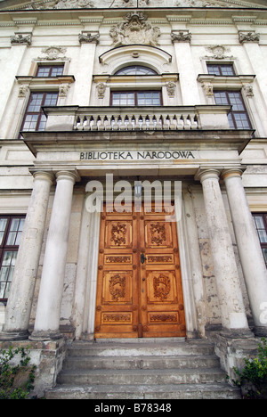 Reste des Warschauer Uprasing von 1944 gegen die Nazi-Besatzung. Gefüllte Kugeln Löcher in Spalte des Palastes der Republik. Stockfoto