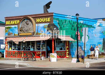 Zeichen außerhalb der Biber Haus-Köder-Shop in Grand Marais Minnesota. Stockfoto