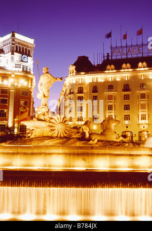 Neptuno-Brunnen. Nachtansicht. Madrid. Spanien. Stockfoto