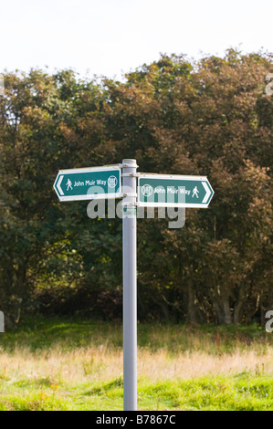 Wegweiser für den John Muir Weg Langstrecken Fußweg, Schottland Stockfoto