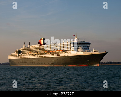 Cunard Queen Mary 2 verlässt Southampton UK Stockfoto