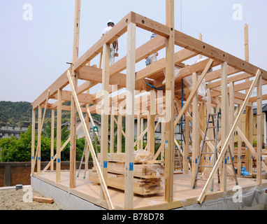 Montage von einem modernen Fertighaus in leichten hölzernen Rahmenkonstruktion, Iwakura in der Nähe von Kyoto, Japan, Asien Stockfoto
