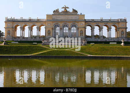 Gloriette in Schoenbrunner Park, Schlosspark Schönbrunn, Wien, Österreich, Europa Stockfoto