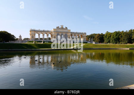 Gloriette in Schoenbrunner Park, Schlosspark Schönbrunn, Wien, Österreich, Europa Stockfoto