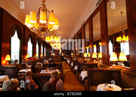 Innenansicht des Café Landtmann am Dr.-Karl-Lueger-Ring, Wien, Österreich, Europa Stockfoto