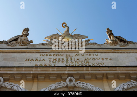 Reichsadler auf dem Globus auf Gloriette in Schoenbrunner Park, Schlosspark Schönbrunn, Wien, Austria, Europe Stockfoto