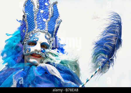 Street Performer gekleidet, mit Kostüm und Maske auf der Kieler Woche 2008 Kiel, schleswig-holstein Stockfoto