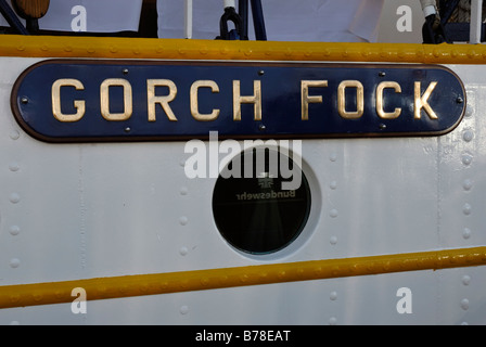 Gorch Fock geschrieben auf dem Segel-Schulschiff der deutschen Marine, Tirpitz-Hafen, Bootssteg, Kiel, Schleswig-Holstein, Deutschland, E Stockfoto