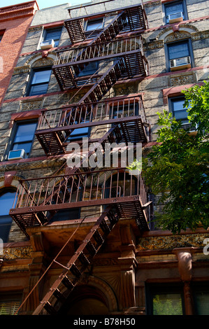 Feuerwehrleitern auf ein Wohnhaus, Downtown New York City, USA Stockfoto