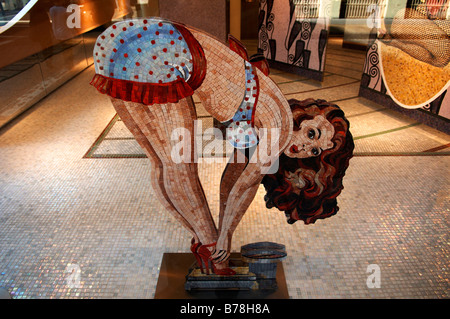 Abbildung einer Frau gemacht der Mosaiksteine in einem Kachel-Shop, New York City, USA Stockfoto