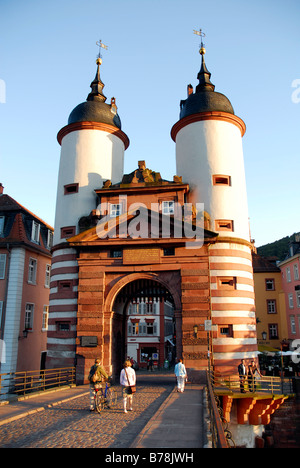 Alte Bruecke, "Alte Brücke", Karl-Theodor-Brücke, über Neckar, Brücke Tor mit zwei barocken Türmen an der Peripherie der th Stockfoto