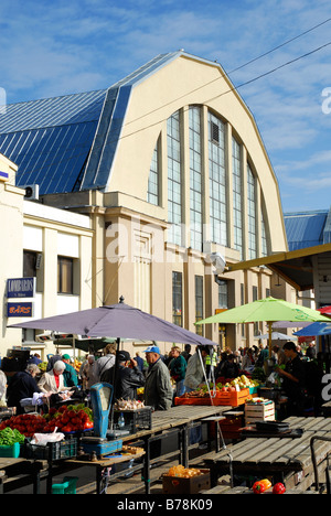 Centraltirgus, Zentralmarkt in ehemaligen Zeppelin-Hangar, Verkauf von Obst und Gemüse, Riga, Lettland, baltischen Staaten, Northeaste Stockfoto