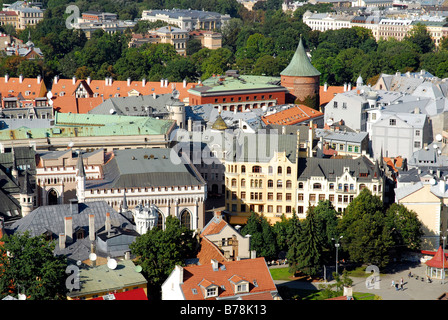 Blick vom St.-Petri Kirche Sv. Petera Baznica, über den Pulverturm, Pulverturm, in der Altstadt Vecriga, Ri Stockfoto