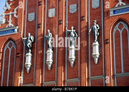 Das Schwarzhäupterhaus, Melngalvju Nams, Renaissance-Stil-Fassade mit Skulpturen am Ratslaukums Platz in der Altstadt-c Stockfoto