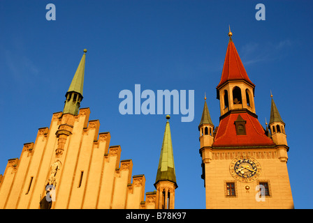 Rekonstruierte Turm des alten Rathauses, jetzt das Museum für Spielzeug, Marienplatz, Marias quadratisch, historische Stadtzentrum von Gehäuse Stockfoto