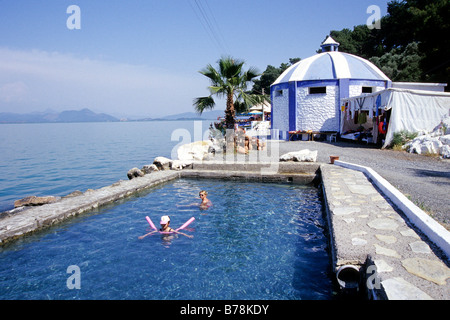 Thermalbad mit heißem Quellwasser am See Koeycegiz, Wellness in Sultaniye, Dalyan im Provinz Mugla, Türkei Stockfoto