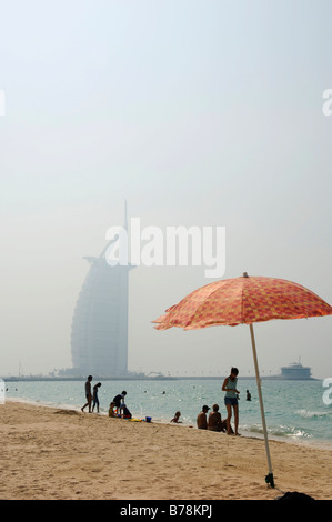 Strand von Jumeirah, Burj al Arab, Dubai, Vereinigte Arabische Emirate, Naher Osten Stockfoto