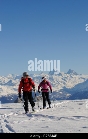 Ski Bergsteigern, Les Diableretes, Ski Gebiet Glacier 3000, Gstaad, West-Alpen, Berner Oberland, Schweiz, Europa Stockfoto