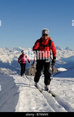 Ski Bergsteigern, Les Diableretes, Ski Gebiet Glacier 3000, Gstaad, West-Alpen, Berner Oberland, Schweiz, Europa Stockfoto