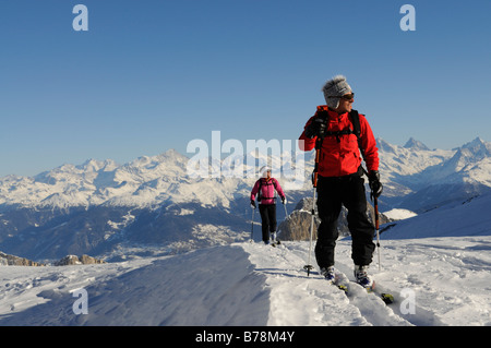 Ski Bergsteigern, Les Diableretes, Ski Gebiet Glacier 3000, Gstaad, West-Alpen, Berner Oberland, Schweiz, Europa Stockfoto